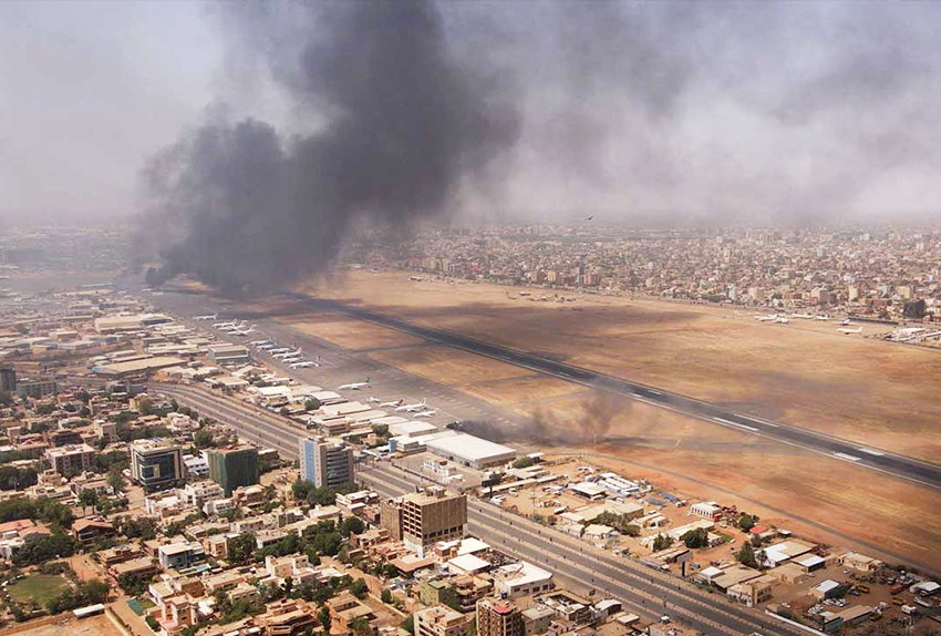 Centenar de muertos en Sudán tras conflicto entre ejército y paramilitares
