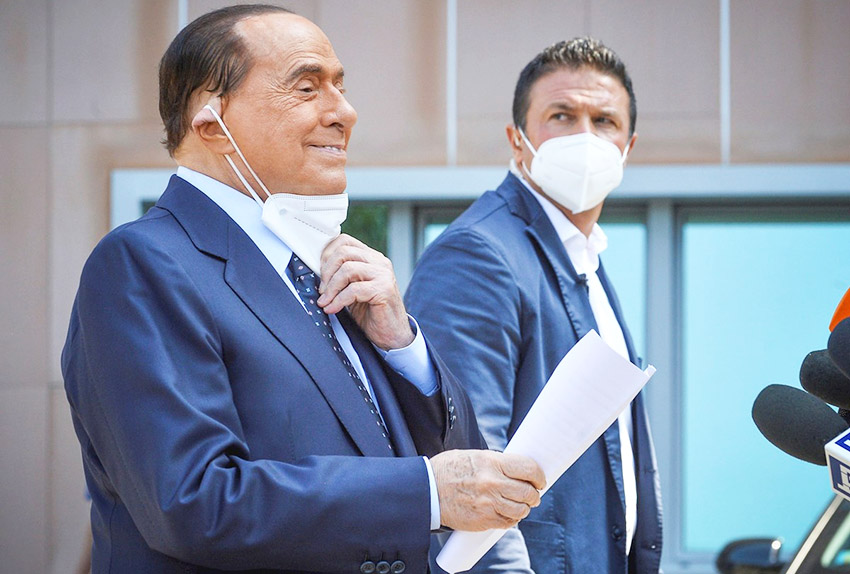 Berlusconi seguirá hospitalizado, sale de cuidados intensivos
