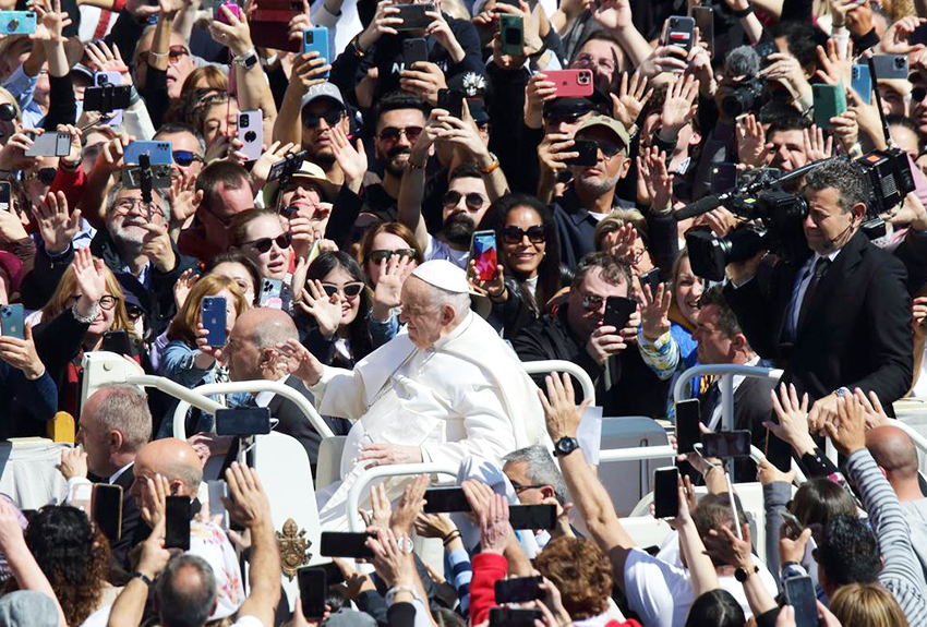 Hay mujeres neuróticas, destaca el Papa Francisco