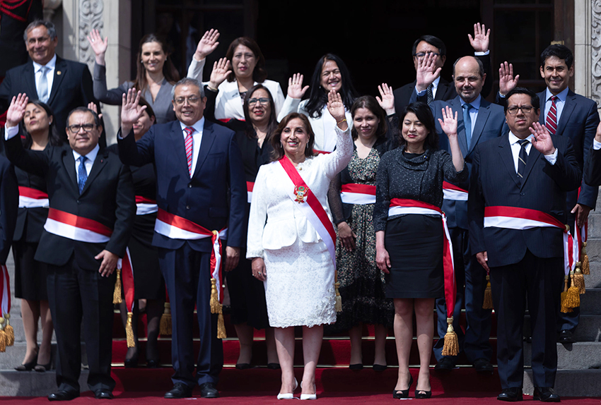 Presidenta de Perú nombra a nuevos ministros