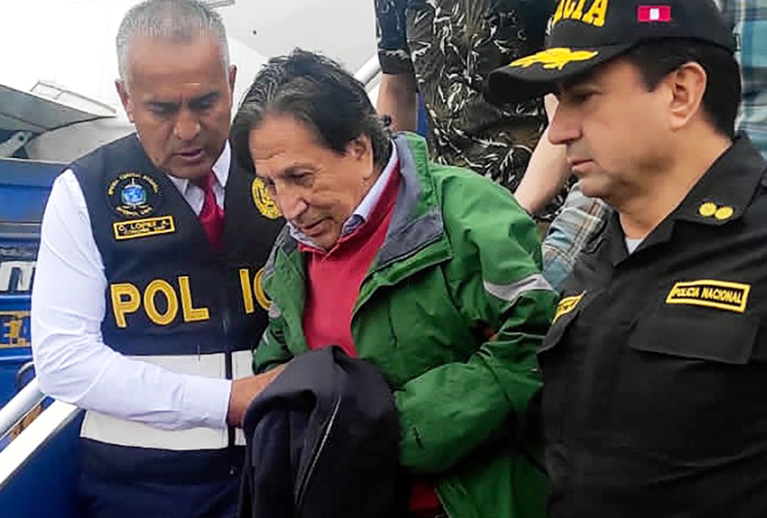 Cae Alejandro Toledo al volver a Perú