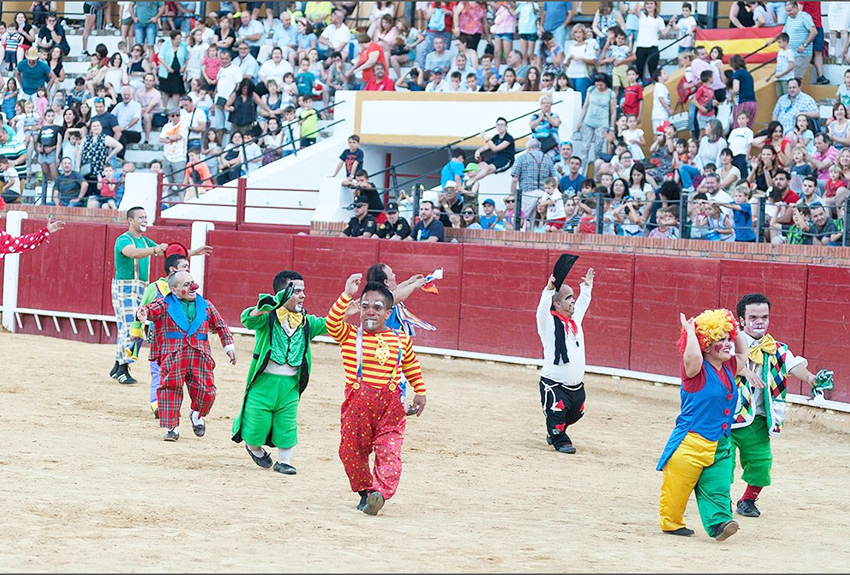 Espectáculos denigrantes. España prohíbe shows con “enanos toreros”