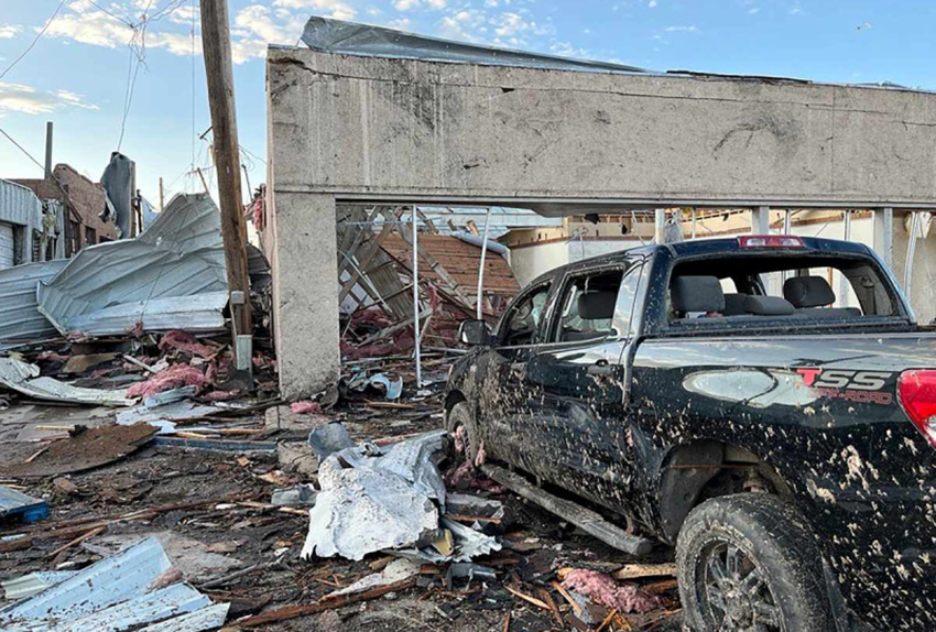 Tornado en Texas deja 3 muertos y más de 75 heridos