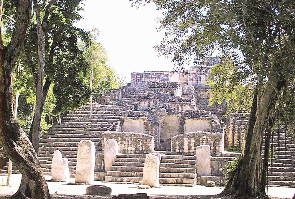 Investigan autosacrificios en pirámide de Calakmul