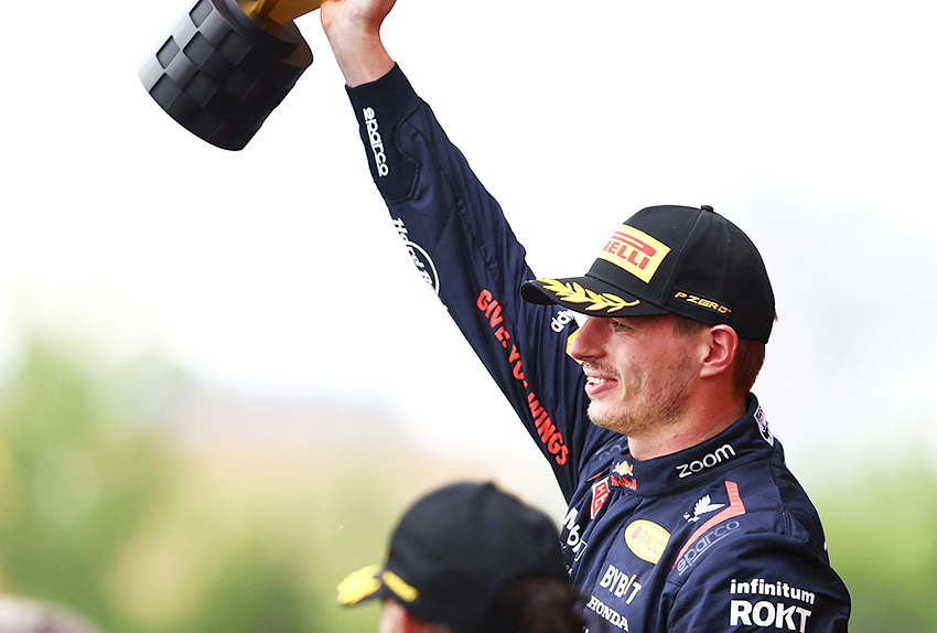 Se impone Verstappen. “Checo” termina en la sexta posición