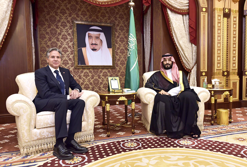 Blinken plantea derechos humanos en reunión con el príncipe saudí