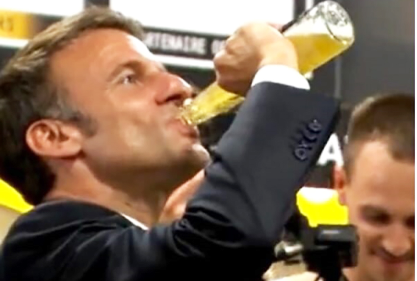 Critican a Macron, se termina cerveza de un trago