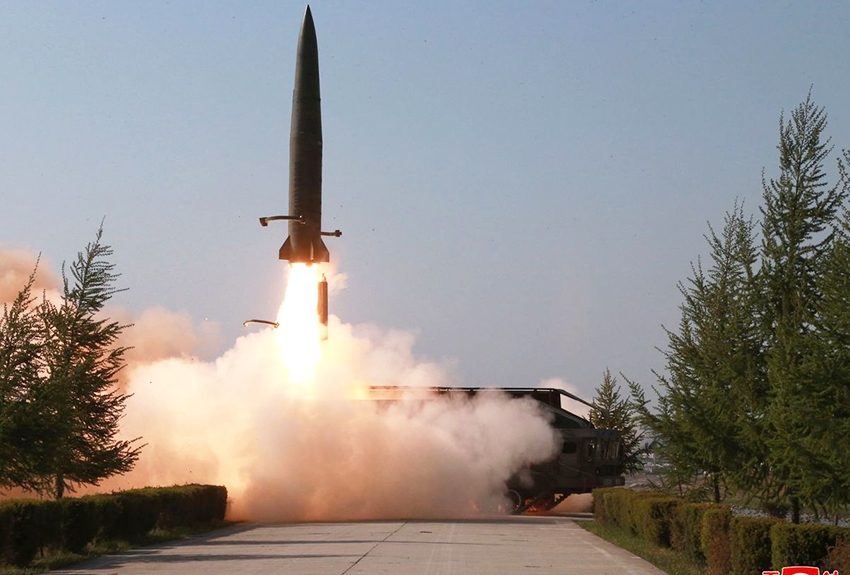 Norcorea lanza dos misiles contra el mar de Japón