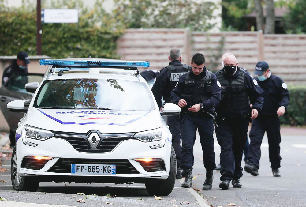 Investigan a policía francés, mató a joven de 17 años