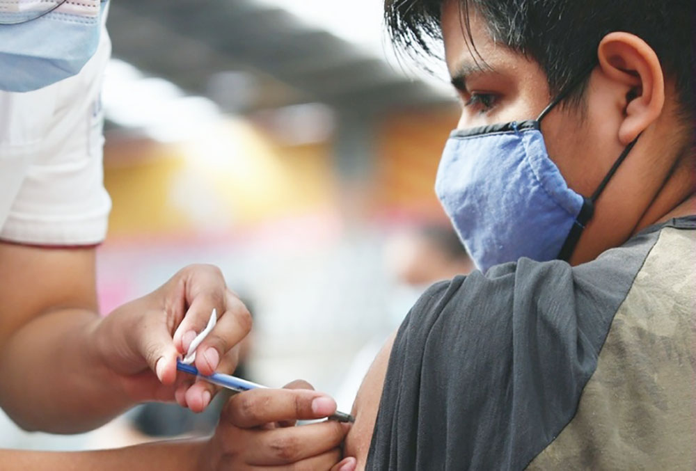 Vacuna covid a cuadro básico, informó López-Gattel
