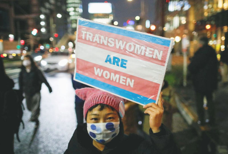 Corte Suprema de Japón falla a favor de mujer trans privada de ir al baño más cercano