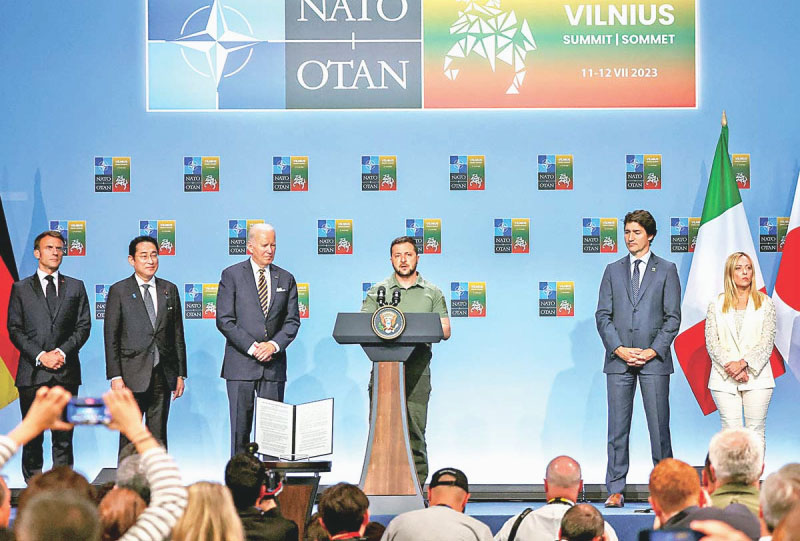 Ucrania obtiene refuerzo militar tras cumbre de la OTAN; Zelenski presume victoria