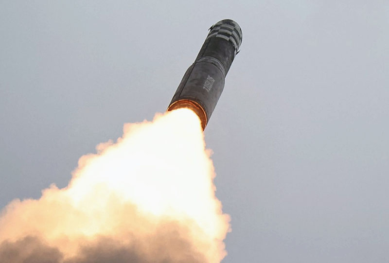 Corea del Norte lanza nuevo misil balístico hacia el Mar de Japón