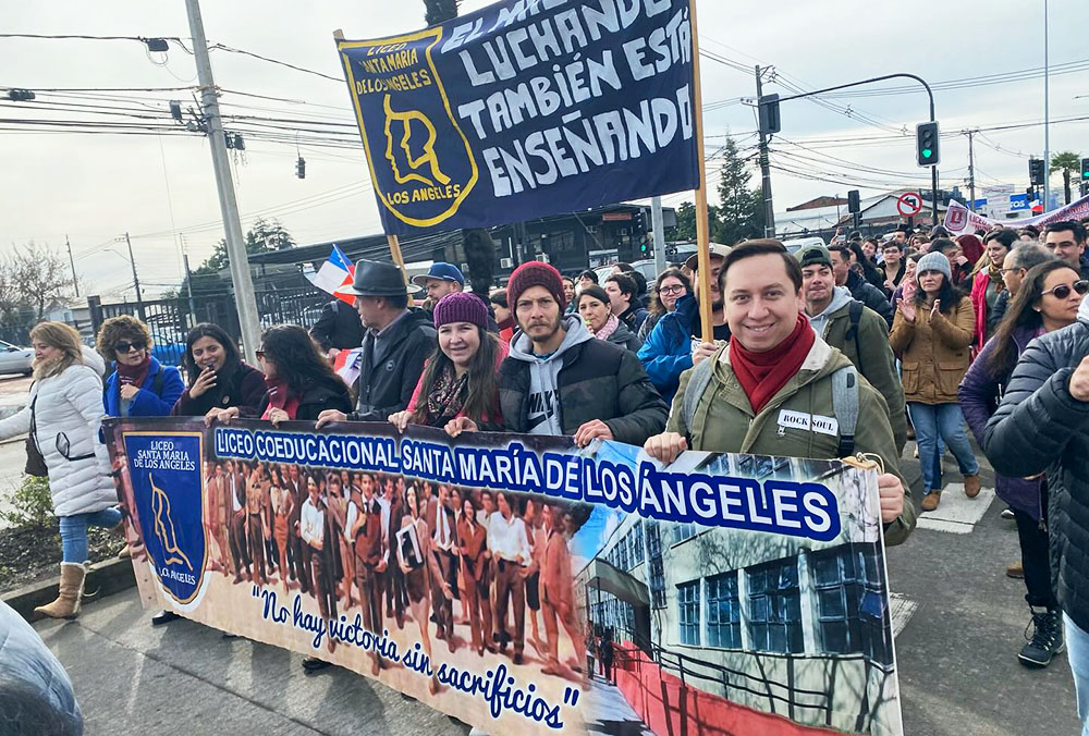 Maestros marchan en Chile, exigen pago de deuda histórica