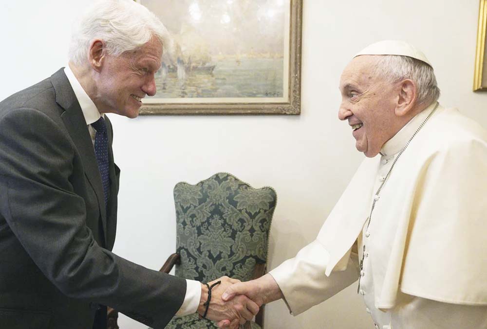 El Papa recibió a Bill Clinton en su residencia vaticana