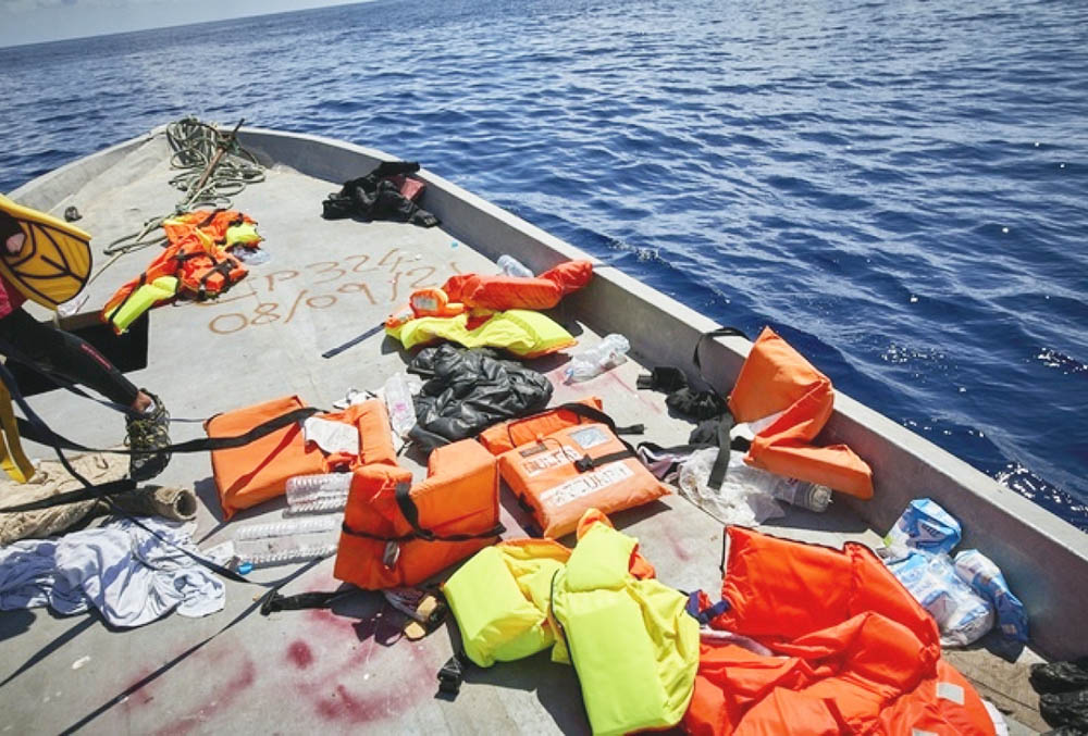 Salvan a migrantes náufragos en el Mediterráneo