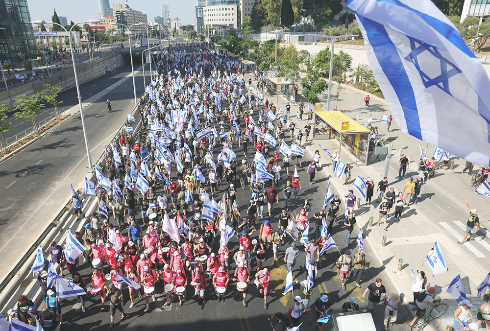 Miles marchan en Tel Aviv, dicen no a Netanyahu