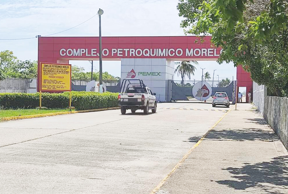 Amenaza de bomba en Veracruz, desalojan complejo de Pemex