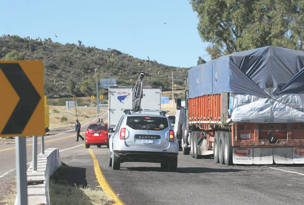 Nula vigilancia en carreteras, denuncian transportistas
