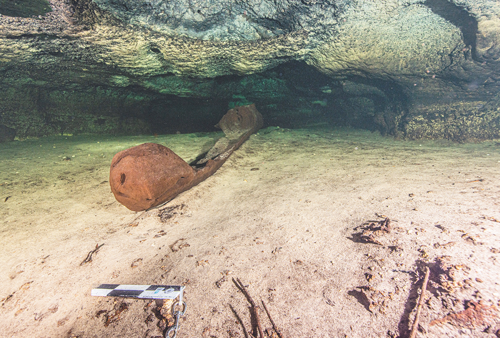Canoa prehispánica de uso ritual encontrada en cenote