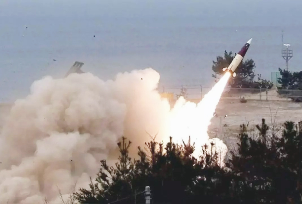 Norcorea lanza misiles al mar ante presencia de submarinos de EEUU