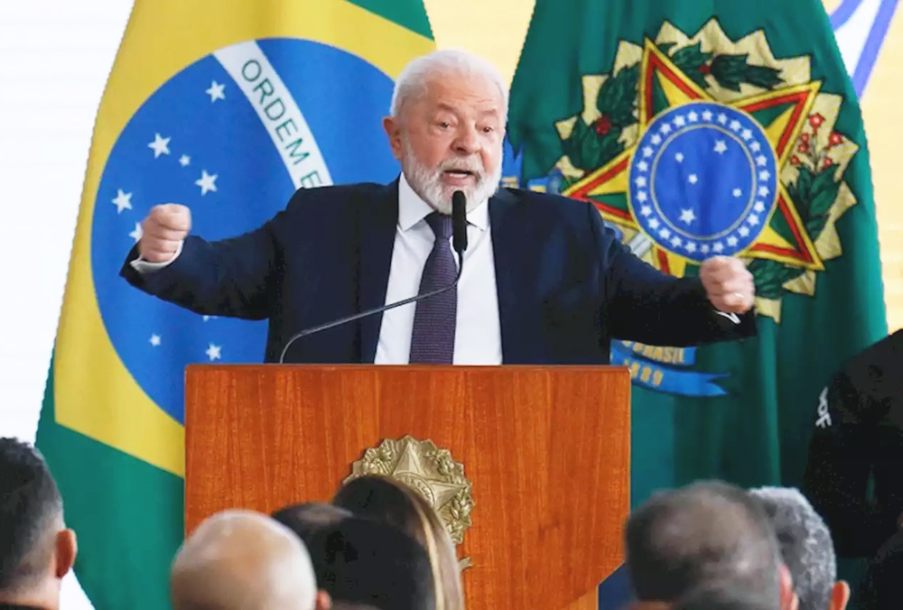 Lula restringe clubes de tiro, bolsonaristas se oponen