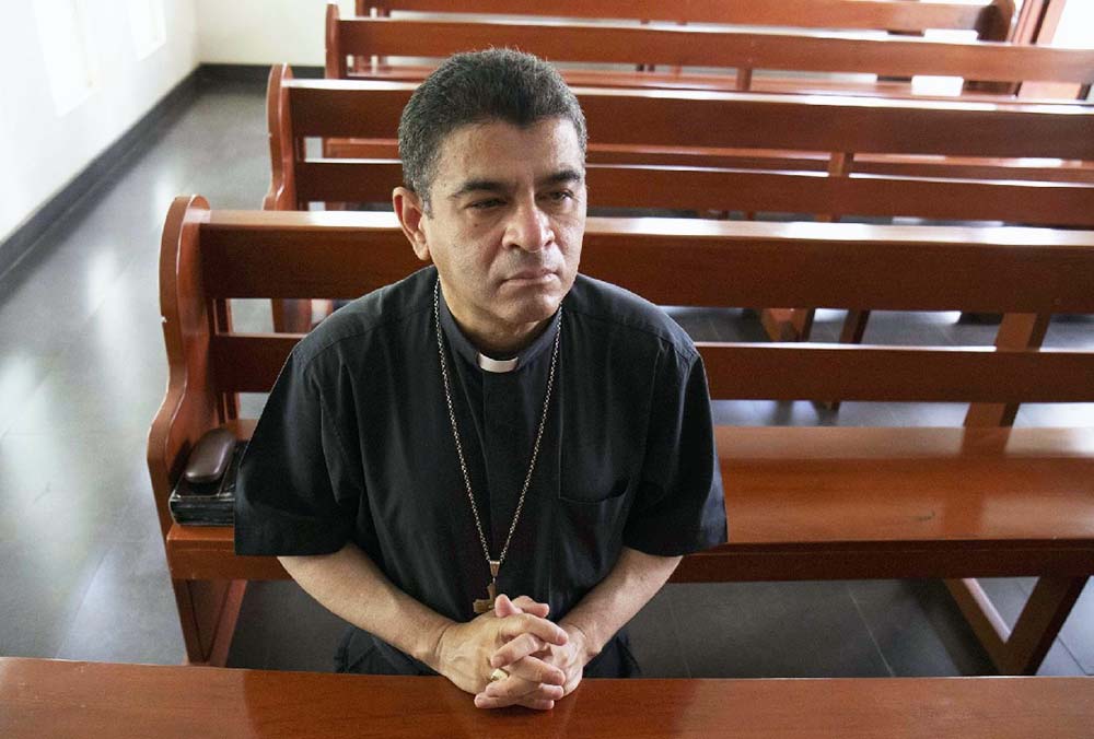 Devuelven a la cárcel a obispo por negarse a ser exiliado