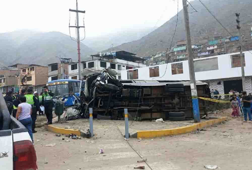 Tragedia en Perú, mueren religiosos tras choque