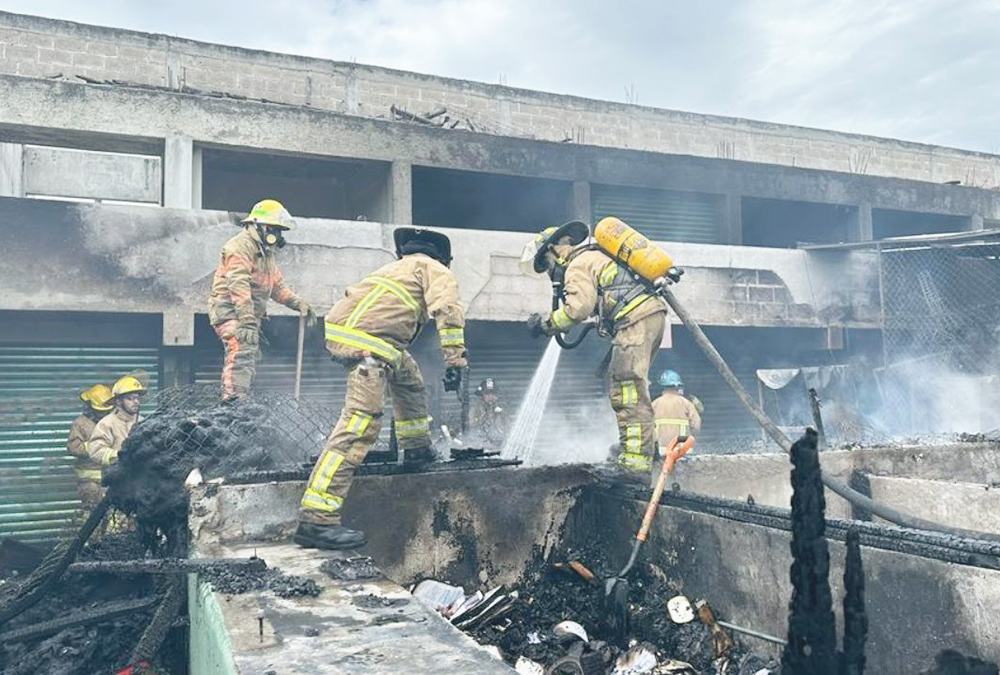 Incendio arrasa locales en mercado José Castillo Tielemans en Chiapas