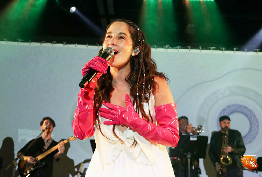Ximena Sariñana celebró 15 años de Mediocreo