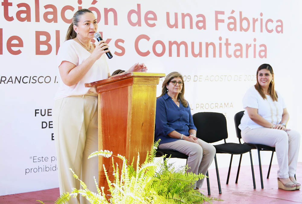 Por una mejor calidad de vida. Entrega Guadalupe Castro apoyos en comunidades de Centla