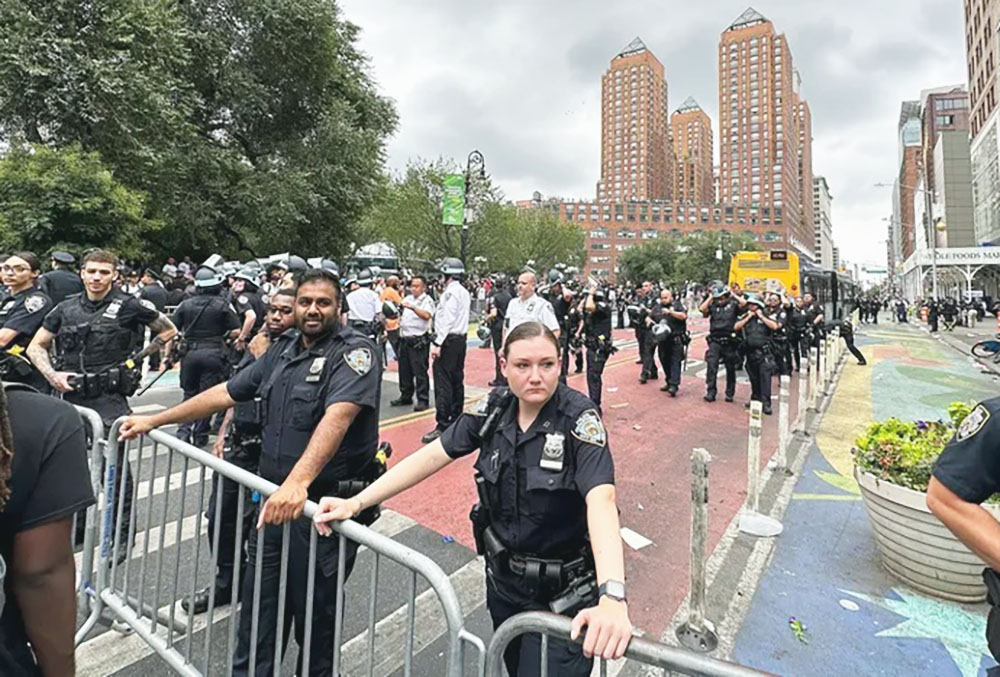 Tumulto en Nueva York, miles pelean en medio de Union Square