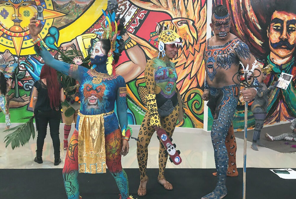 Artistas de bodypaint en Neza recrean temas prehispánicos