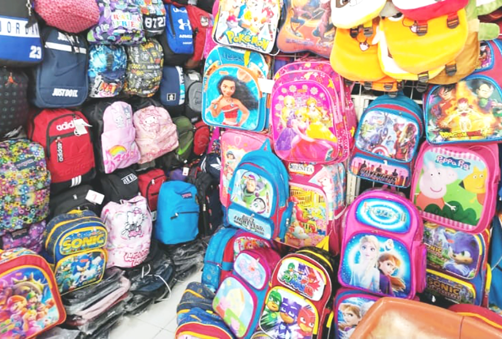 Bajas ventas de mochilas para el regreso a clases