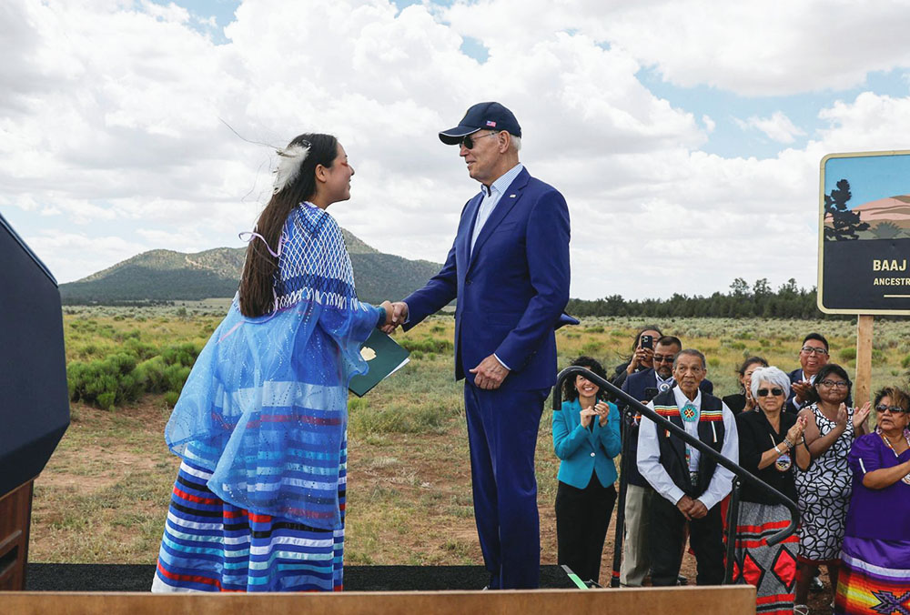 Biden protege tierras tribales para evitar nuevos proyectos mineros