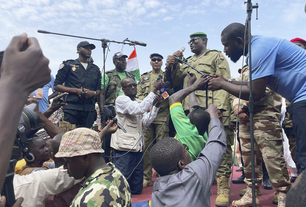 Rebeldes se levantan en Níger, presidente sigue secuestrado