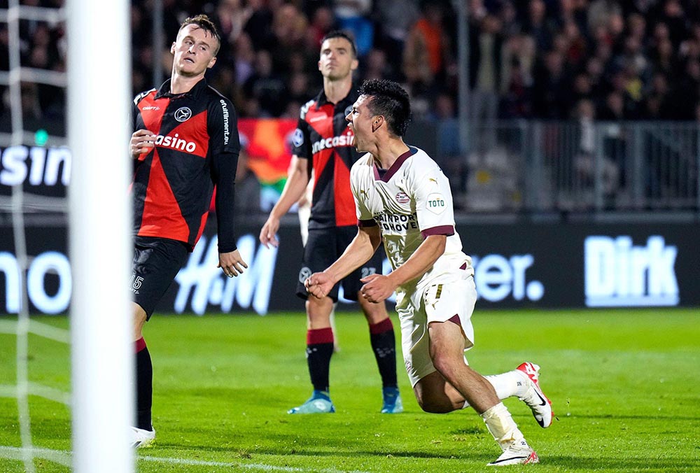 Brilla “Chucky” Lozano en su primera titularidad con el PSV
