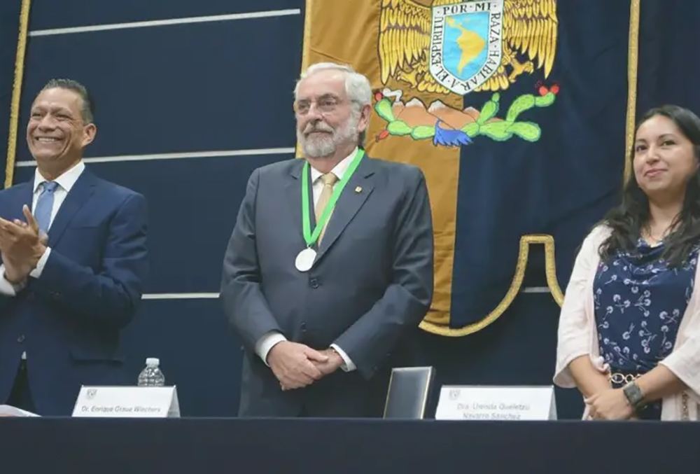 Otorgan medalla a Graue antes de dejar rectoría de la UNAM