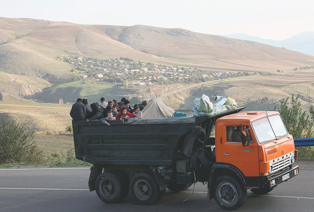 Huyen y denuncian persecución. Nagorno-Karabaj dejará de existir