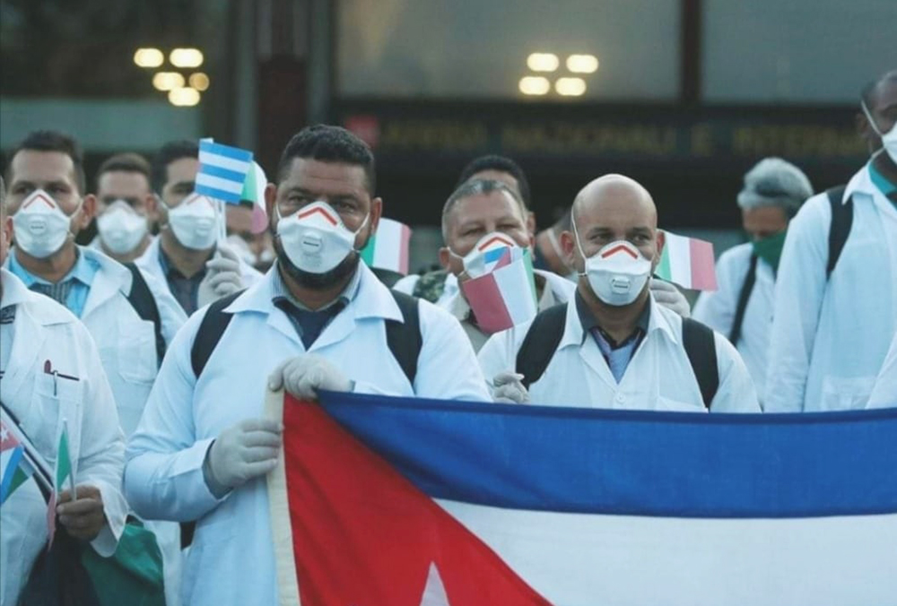 Solidaridad mutua colaboración de médicos cubanos