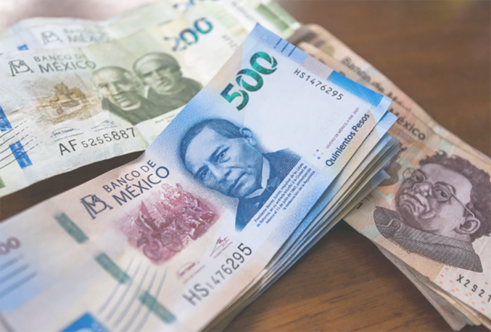 Cae peso mexicano frente al dólar
