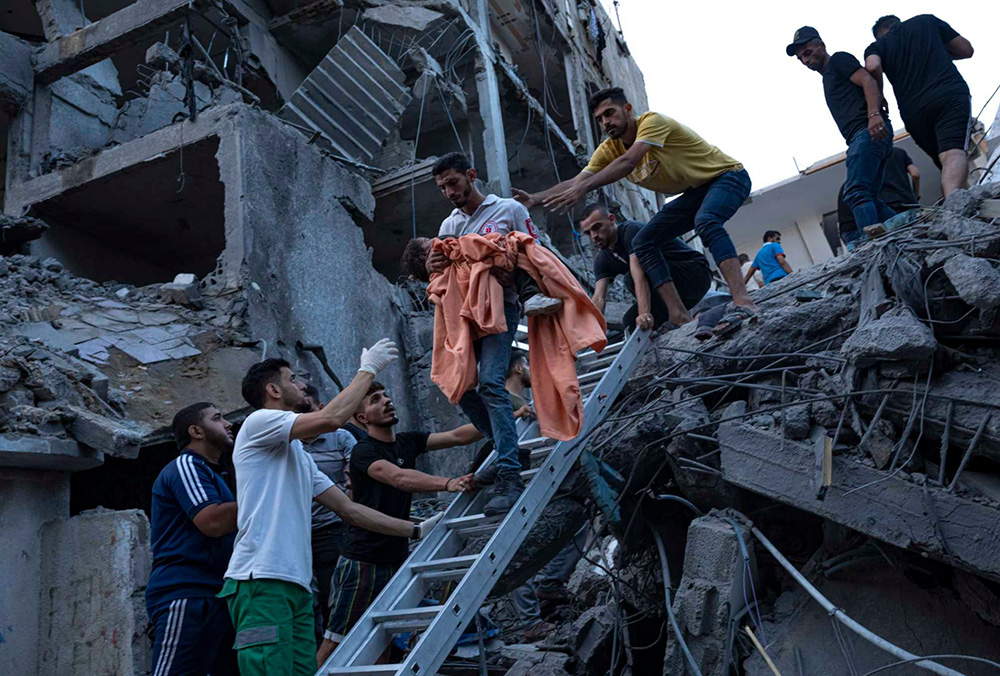 Israelíes atacan edificio en Gaza deja al menos 45 muertos