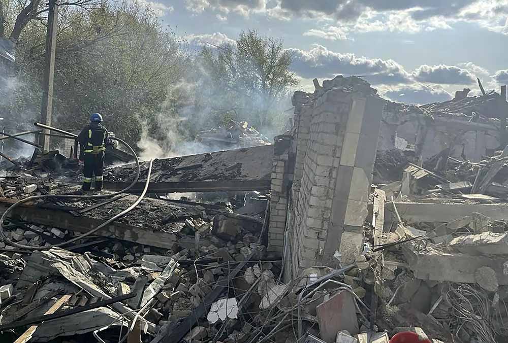 Mueren 50 personas en ataque ruso en aldea ucraniana