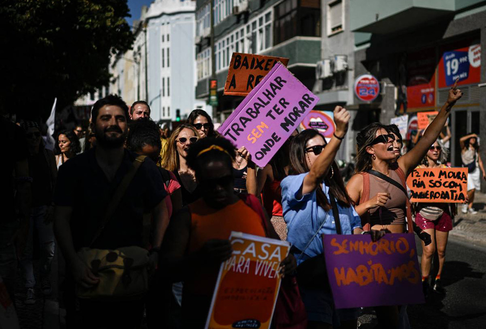 Protestan cientos en Portugal contra crisis de vivienda