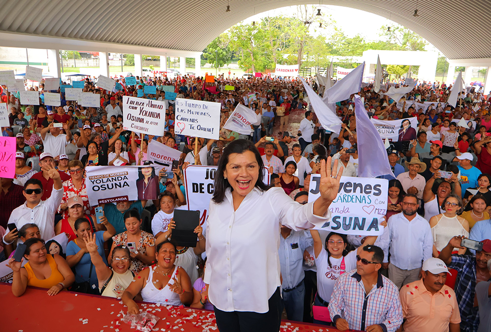 Cálido recibimiento. Osuna Huerta en su reunión con militancia en Cárdenas