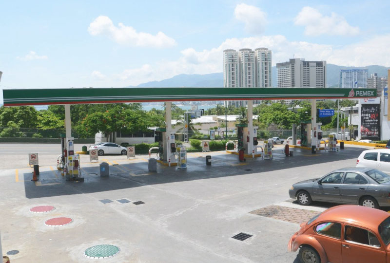 Operan en Acapulco 35 gasolineras tras paso de ‘Otis’; Pemex garantiza abasto suficiente