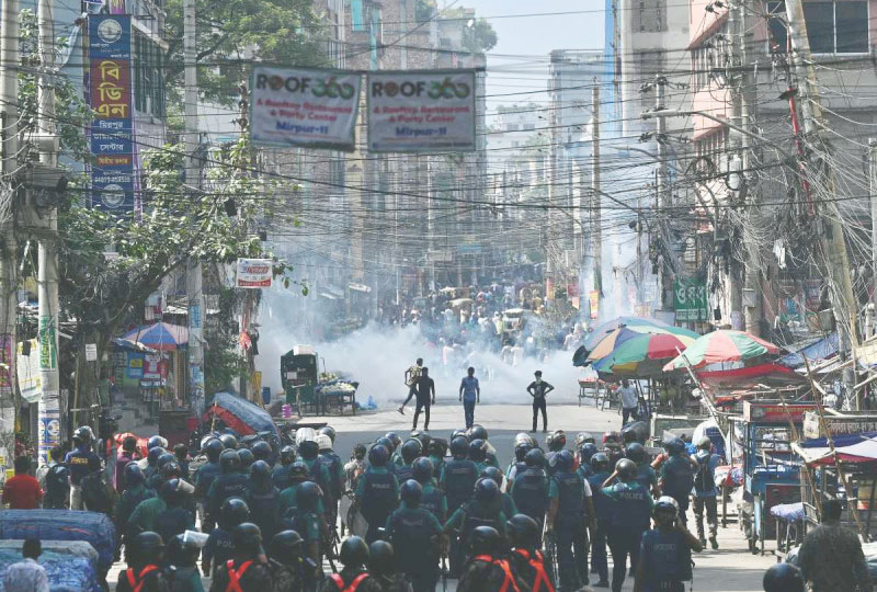 Realizan violentas protestas en fábricas textiles de Bangladesh; esto exigen