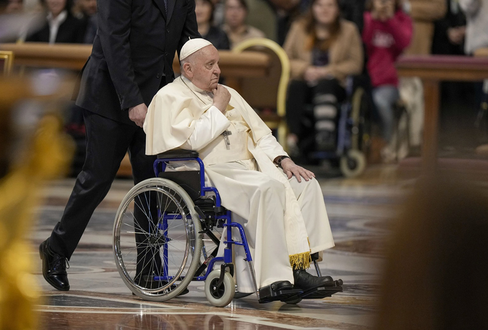 Cancelan viaje del Papa a Dubái por órdenes del médico