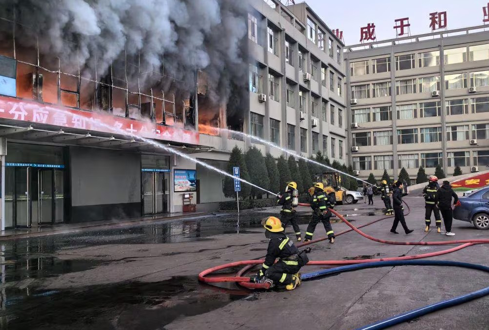 Incendio en China deja 26 muertos y decenas de hospitalizados