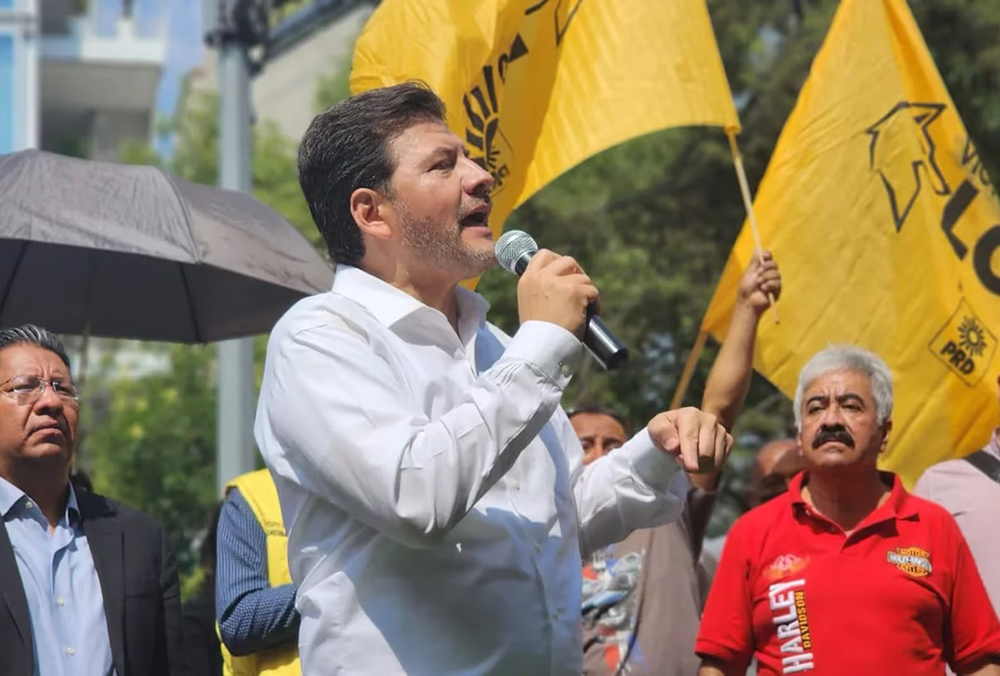 Víctor Hugo Lobo renuncia al PRD luego de 25 años de militancia